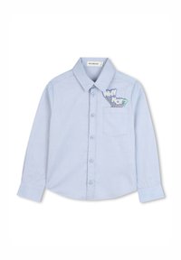 Lichtblauwe longsleeve overhemd met een puntige kraag, borstzak en geborduurde "Waarom Niet?"-ontwerp in kleurrijke draad aan de linkerzijde.