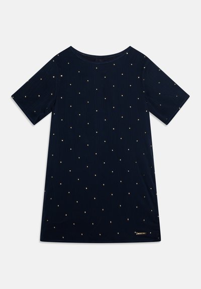 Vestido de manga corta azul marino con tejido texturizado y patrones de puntos dorados, con escote redondeado. Ajuste estándar con corte recto.