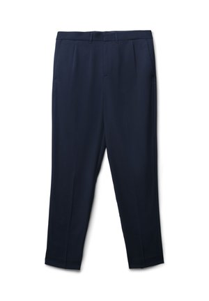 Pantaloni in blu navy su misura realizzati in tessuto liscio, con design a vita piatta, tasche laterali e gamba leggermente affusolata.