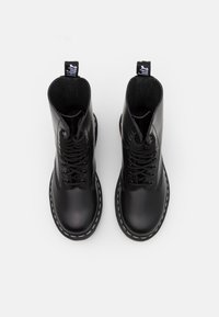 Dr. Martens Stivaletti stringati - black