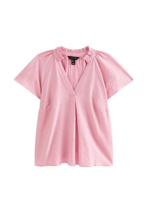 Zachte roze blouse met korte mouwen, gerafelde kraag en voorste plooi detail, gemaakt van licht textuurstof.