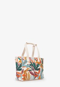 Bolsa de lona con bordado colorido de flores y hojas, con asas de algodón natural, forma rectangular y una base resistente.
