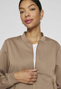 VILA REISSVERSCHLUSS - Bomber tipa jaka - fossil