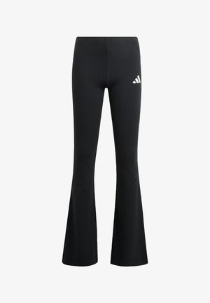 Pantalon de sport noir évasé avec un logo Adidas blanc sur la cuisse supérieure gauche, conçu pour le sport ou une tenue décontractée.
