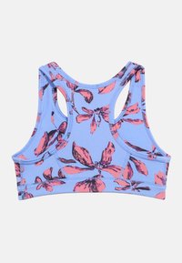 Ανοιχτό μπλε αθλητικό σουτιέν με σχεδιασμό racerback και μεγάλο ροζ ανθικό σχέδιο, τοποθετημένο επίπεδα σε λευκό φόντο.