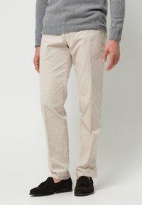 PROFUOMO Tygbyxor - sand