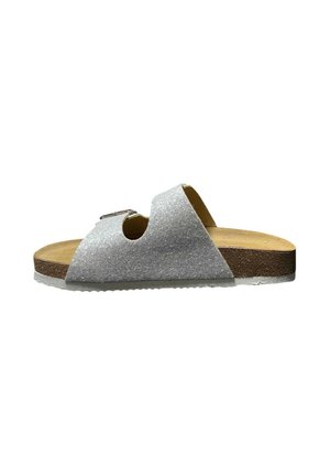 Sandalo silver con una singola fascia larga con fibbia, soletta sagomata color cuoio e suola bianca testurizzata.