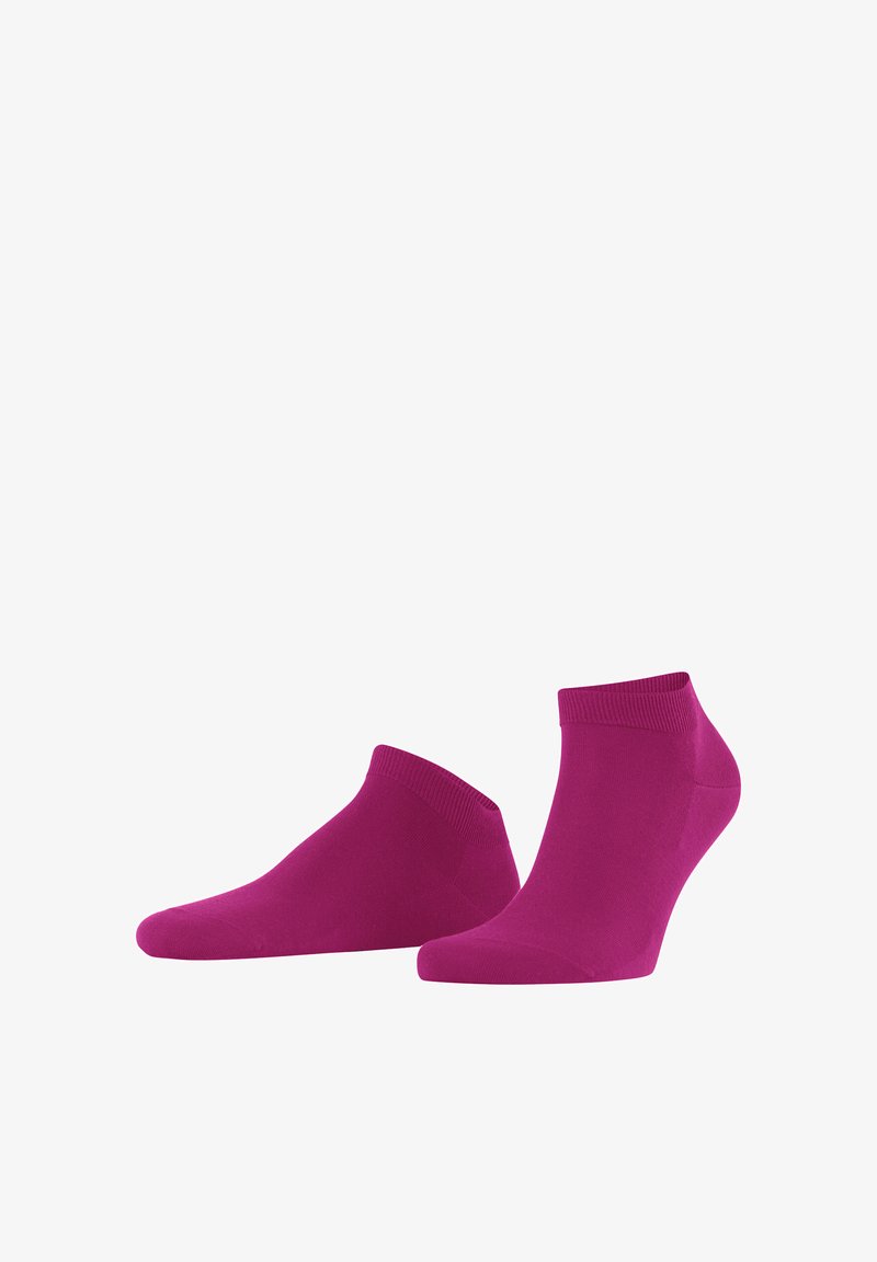 Chaussettes chevilles fuchsia en tissu doux avec un bord côtelé. Elles ont une texture lisse et un design classique, adaptées à un usage quotidien.