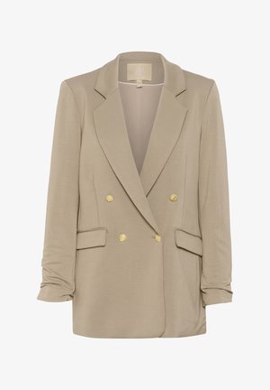 Beige dobbeltknappet blazer med guldknapper, slag, og forlommer; blødt, glat stof med let rynkede ærmer.