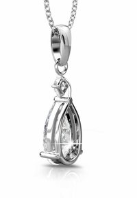 Collana in argento con pendente a forma di goccia in cristallo trasparente, caratterizzata da un design traforato e un attacco ad anello.