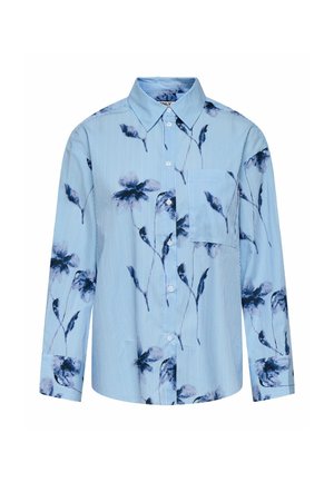 Chemise boutonnée rayée bleue avec imprimé floral. Comprend un col, des manches longues et une poche poitrine. Le tissu semble léger et lisse.