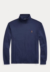 Granatowy golf z długim rękawem z małym haftowanym logiem gracza polo po lewej stronie na piersi.