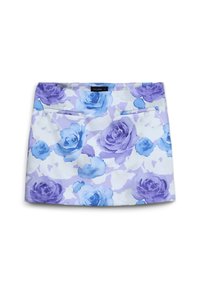 Blumen-Minirock mit weißem Grund, der lila und blaue Aquarell-Rosen zeigt. Enthält zwei Fronttaschen und hat einen geraden Schnitt.