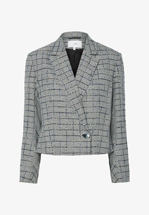 Blazer recortado de cuadros en negro, blanco y gris con mangas largas, solapas anchas, un botón negro y forro interior negro.