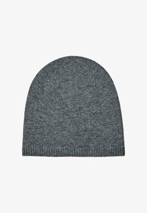 Grijze gebreide beanie met een gladde textuur, afgeronde bovenkant en geribbelde manchette. De stof is zacht en rekbaar, ideaal voor warmte en comfort.