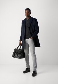 Isaac Dewhirst Klassisk kåpe / frakk - navy