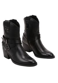 Bottes noires en cuir jusqu'à la cheville avec un bout pointu, dotées de zips latéraux, de sangles à boucle ajustables et d'un talon épais. Texture lisse.