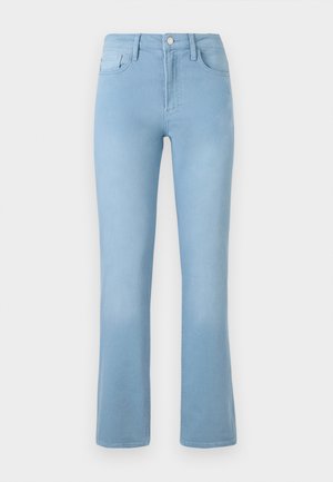 Lichtblauwe uitlopende jeans van denim met een hoge taille, vijf-pocket ontwerp en een knoopsluiting aan de voorkant. Glad textuur overal.