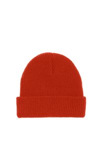 Berretto lavorato a maglia rosso con un design a coste testurizzate e un risvolto piegato. Il materiale è morbido ed elastico, adatto per mantenere caldo.