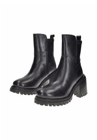 Stivali alla caviglia in pelle nera con superficie texture, punte rotonde e tacchi grossi. Presentano pannelli laterali elasticizzati e suole in gomma robuste.