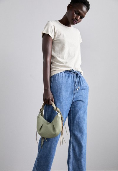 rag & bone ULTRA FEATHERWEIGHT LOGAN BEACH PANT - Brīva piegriezuma džinsi - delmar