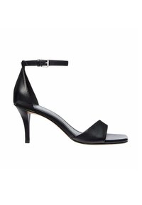 Sandalo con tacco alto in pelle nera, con una sottile cinghia alla caviglia, punta aperta e una soletta leggermente imbottita. Texture liscia e design minimalista.