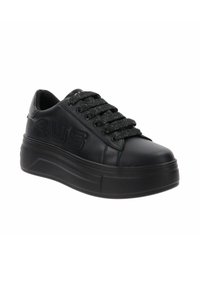Baskets plateformes noires avec une finition en cuir texturé, dotées de lacets noirs plats avec paillettes. Logo "4US" embossé sur le côté.