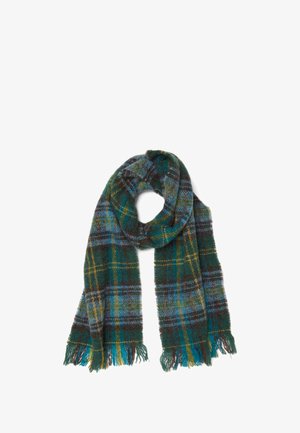 Bufanda a cuadros en tonos verdes, azules y marrones. Textura suave, con bordes deshilachados y una apariencia cálida y acogedora.