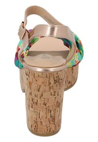 Högklackade sandaler med en korkplattform, med ett färgglatt tygöverdrag och ett metalliskt guld ankelsnöre med en justerbar spänne.
