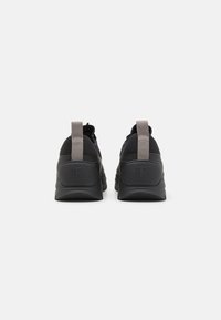 Calvin Klein Jeans HYBRID SHOE LACEUP - Sportbačiai - black/charcoal grey