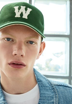 Bershka, PATCH - CAP. - Casquette - green