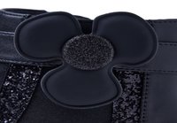 Botín negro que cuenta con un gran acento en forma de flor y una sección brillante. Fabricado con una mezcla de materiales lisos y texturizados.