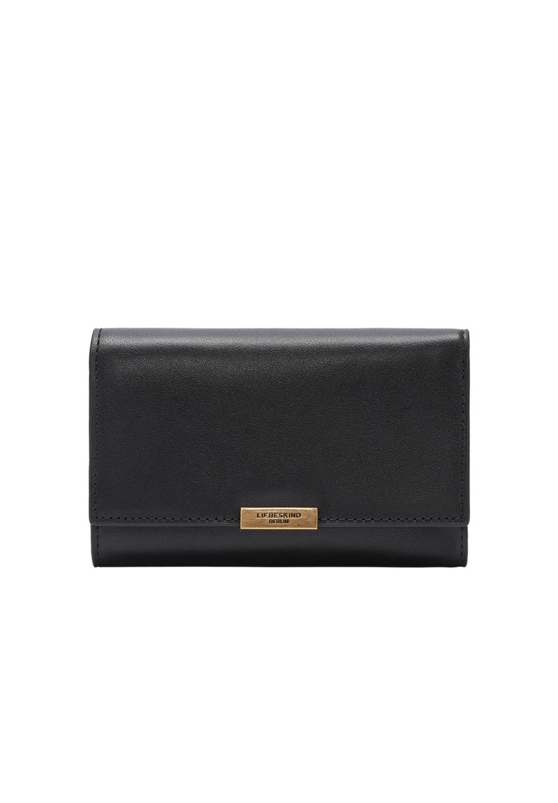 Czarny portfel ze skóry o gładkiej fakturze, prostokątnym kształcie i złotym metalowym logo. Posiada zapięcie na zatrzask.