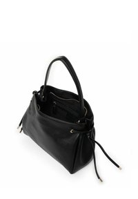 Borsa a tracolla nera in pelle con finitura testurizzata, forma arrotondata, cordoncino regolabile e doppio manico. L'interno presenta una tasca con zip.