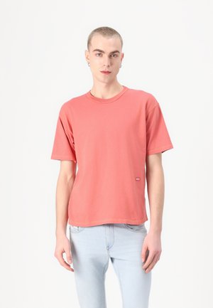 - T-shirt z nadrukiem