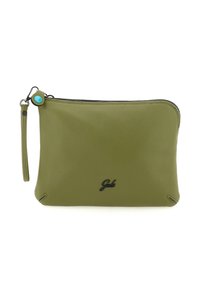 Braccialetto in pelle verde oliva con zip nera e piccolo logo "Gab" nero centrato sul davanti. Cinghia da polso attaccata al cursore della zip.