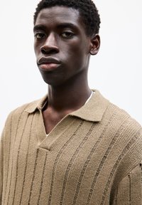 PULL&BEAR SHORT SLEEVE RUSTIC - Pólóing - ochre