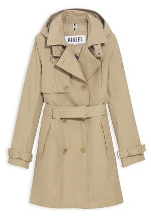 Cappotto beige con cappuccio, fronte doppiopetto, cintura in vita e fascette regolabili sulle maniche. Realizzato in un materiale liscio e resistente all'acqua.
