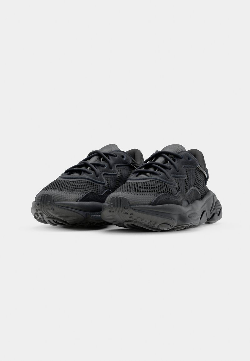 adidas Originals OZWEEGO UNISEX - Trainers - core black/grey five/black -  Zalando.ie