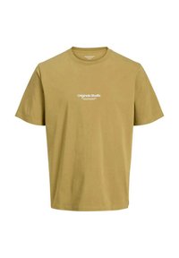 Olivenfarvet bomulds t-shirt med rund hals, korte ærmer og hvid tekst "Originals Studio" centreret på fronten. Glat tekstur.