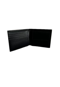Portafoglio in pelle nera con più slot per carte, una texture liscia e un design compatto con uno slot trasparente per l'ID.