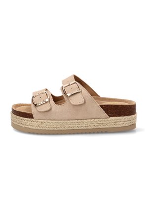 Sandalia beige tipo slip-on con dos correas ajustables con hebilla, plantilla de corcho, entresuela de yute tejido y suela exterior de goma plana.
