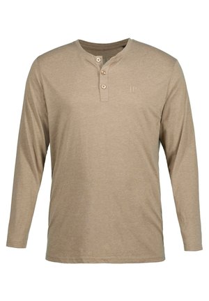 Koszula henley z długim rękawem w jasnobeżowym kolorze. Posiada okrągły dekolt, 3-zapięciowy przód oraz małe logo 'JP' na piersi.