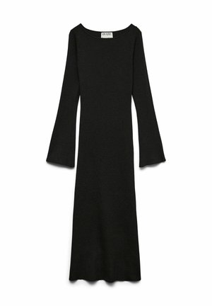 Vestido negro ajustado de tejido acanalado. Cuenta con mangas largas y acampanadas y un escote amplio. Textura suave con corte a media longitud.