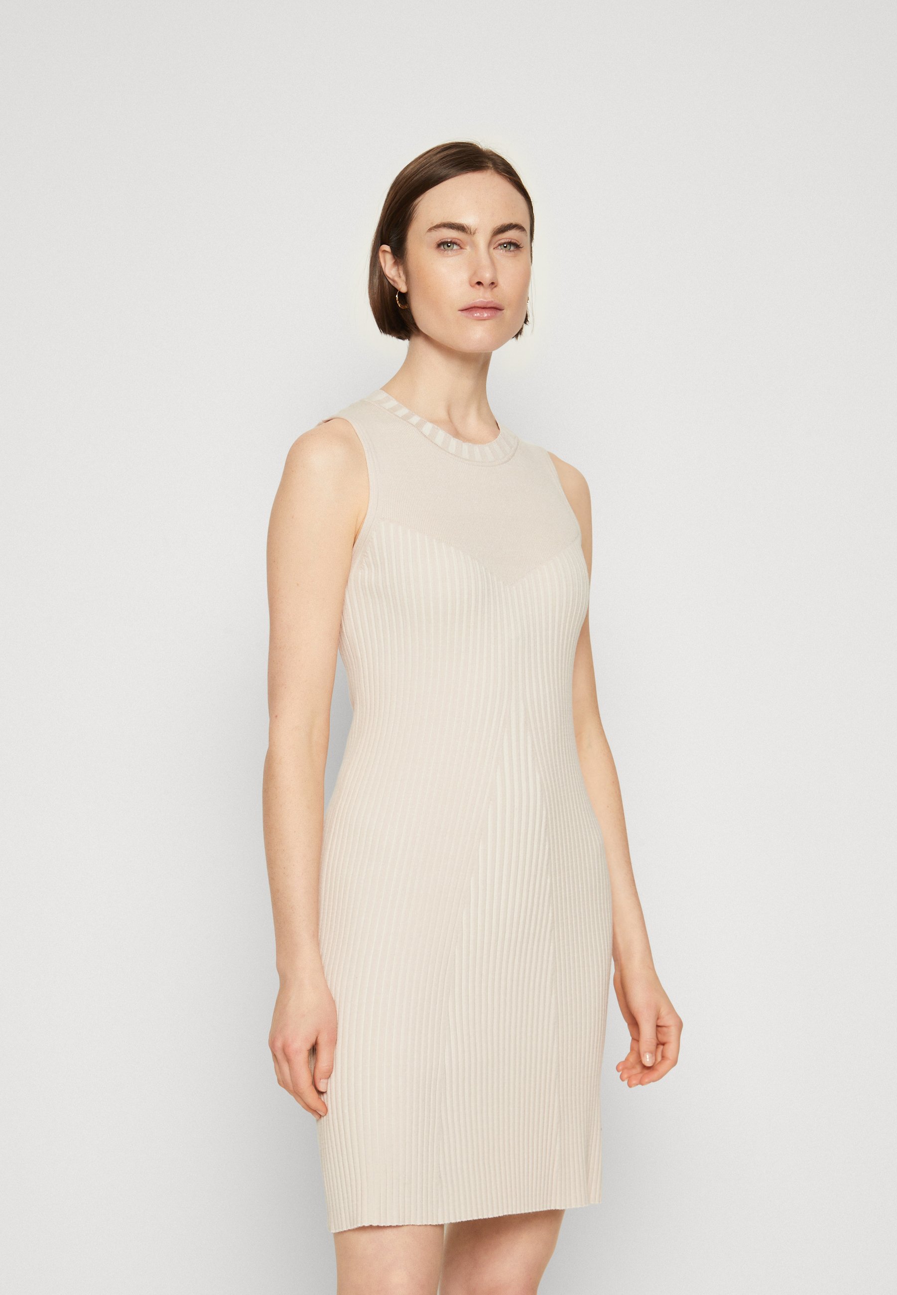 Guess ALLIE Kotelomekko White smash Taupe valkoinen Zalando fi Guess ALLIE Kotelomekko White smash Taupe valkoinen Zalando fi