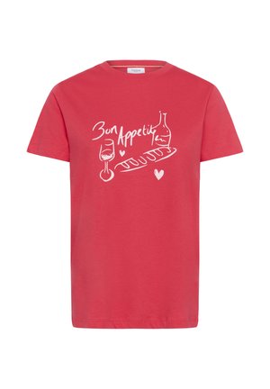 Maglietta rossa con illustrazione bianca di una bottiglia di vino, un bicchiere, una baguette, cuori e la scritta "Bon Appetit" in carattere casual.