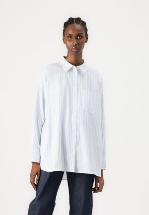 VILA VIDARMA LOOSE BUTTON SHIRT - Button-down blouse - kentucky blue