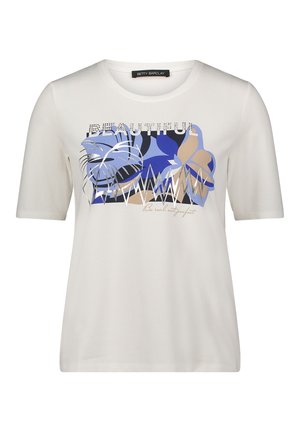 Hvid T-shirt med korte ærmer og rund halsudskæring. Foran er der et grafisk design med blå og beige former og sølvtekst.