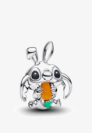 Figura di coniglietto d'argento che tiene e mordicchia una grande carota arancione con punta verde, con grandi occhi e orecchie espressive.