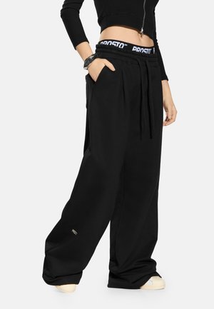 - Spodnie treningowe